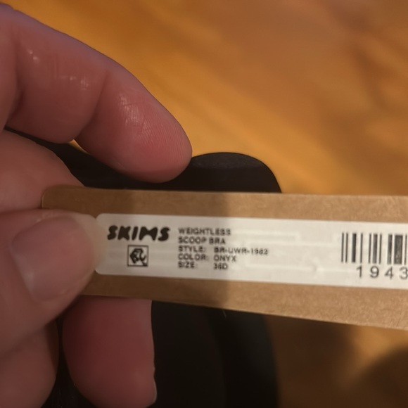 P164. Weightless Scoop Bra - Picture 6 of 6